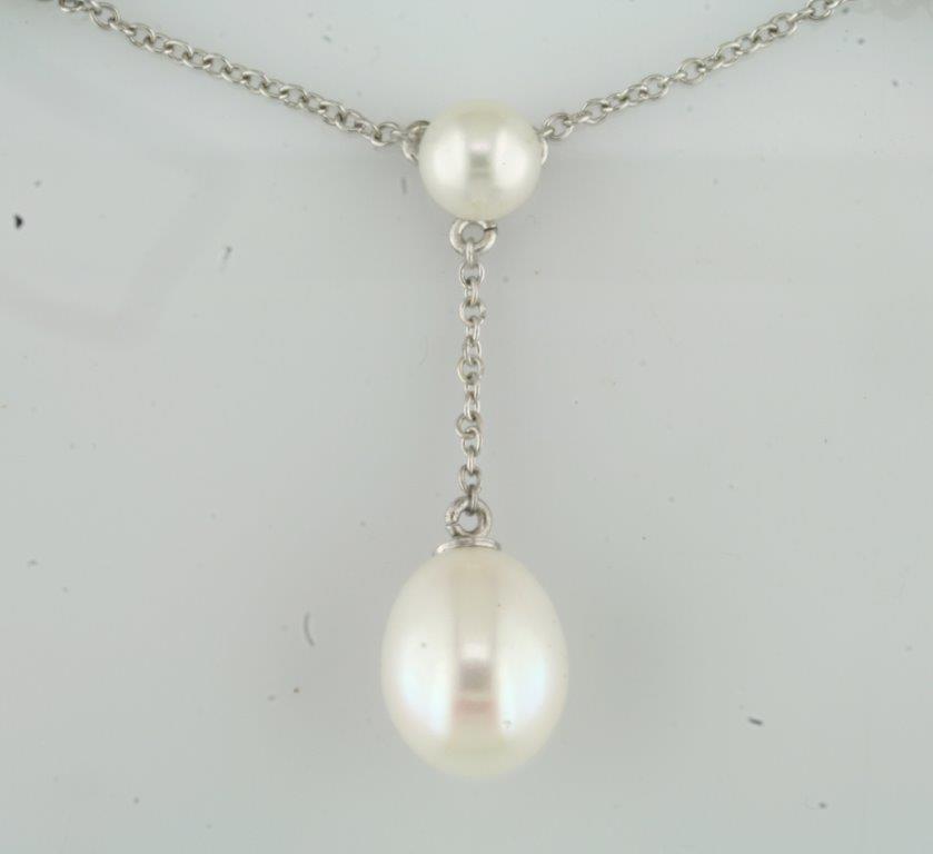 Platinum necklace with Pearl drop