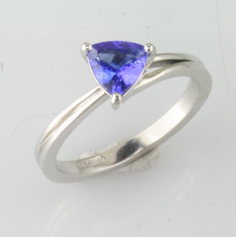 Bespoke ring 006